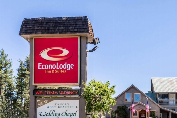 Econo Lodge Inn & Suites image 2